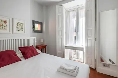Cama o camas de una habitación en Modern with 7 balconies - 3 Beds 2B - Plaza Mayor