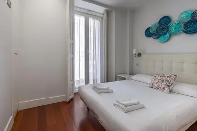 Cama o camas de una habitación en Modern with 7 balconies - 3 Beds 2B - Plaza Mayor