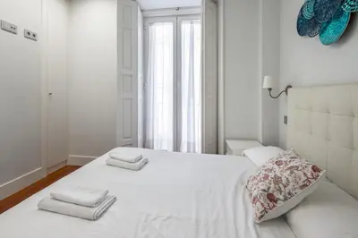 Cama o camas de una habitación en Modern with 7 balconies - 3 Beds 2B - Plaza Mayor