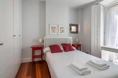 Cama o camas de una habitación en Modern with 7 balconies - 3 Beds 2B - Plaza Mayor
