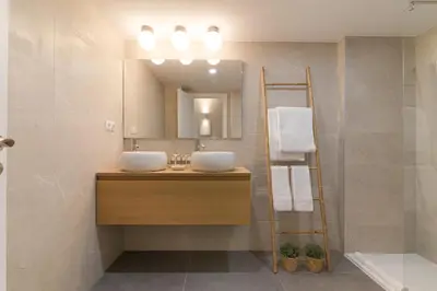 Un baño de Paseo del Prado I - Estudio con Piscina y Terraza