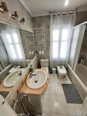 Un baño de N1 Casa de Madrid - greenpeace line