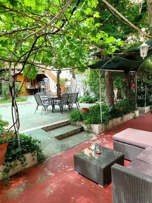 Jardín al aire libre en N1 Casa de Madrid - greenpeace line