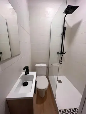 Un baño de Urban rooms Fuencarral