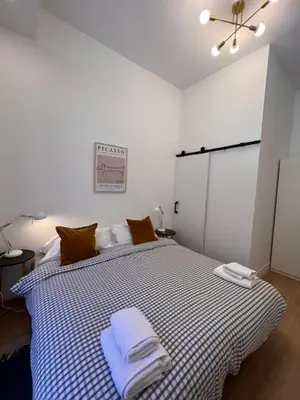 Cama o camas de una habitación en Urban rooms Fuencarral