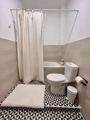 Un baño de Urban rooms Fuencarral
