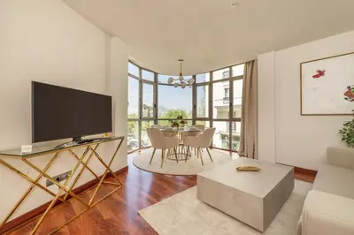 Una televisión o centro de entretenimiento en Luxury apartments in Barrio Palacio