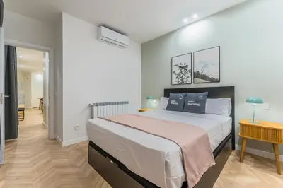 Cama o camas de una habitación en Limehome Madrid Calle de Luchana - estancia temporal