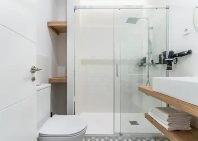 Un baño de Limehome Madrid Calle de Luchana - estancia temporal