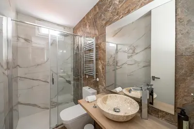 Un baño de Chueca II calle Barco 2BR 2BH
