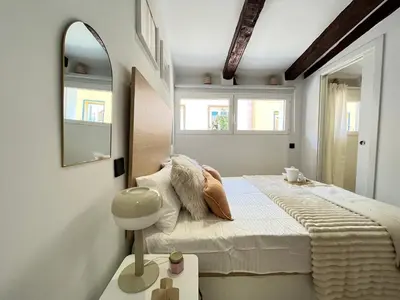 Cama o camas de una habitación en Encantador Tirso Molina Exterior Mesón Temporal