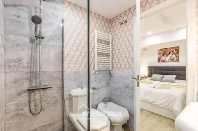Un baño de MyHouseSpain - Sensacional piso en Malasaña
