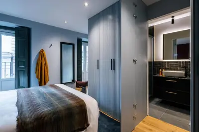 Cama o camas de una habitación en Stylish 4 suites +patio luxury apartment Gran Via