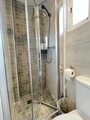 Un baño de Encantador Madrid Val Izq Temporal