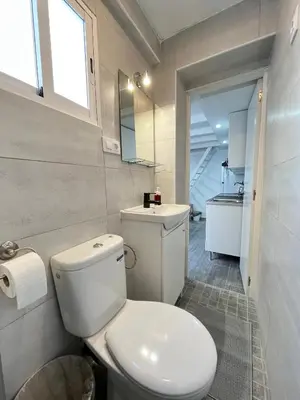 Un baño de Encantador Madrid Val Izq Temporal