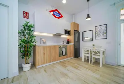 Una cocina o zona de cocina en (J1) Ubicado en Madrid Centro - 5 personas.