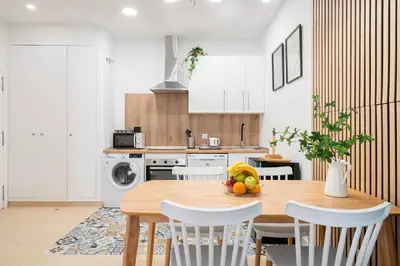 Una cocina o zona de cocina en For You Rentals Elegante y bonito apartamento TEMPORAL en el Corazón de Madrid DIN131C