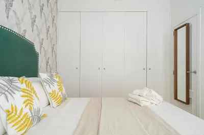 Cama o camas de una habitación en For You Rentals Elegante y bonito apartamento TEMPORAL en el Corazón de Madrid DIN131C