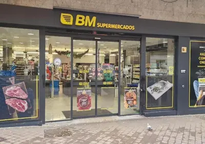 Supermercado u otro tipo de tienda en el apartamento o alrededores