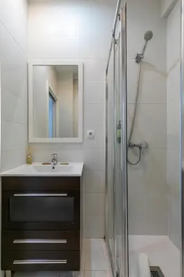 Un baño de Madrid Pacífico, Junto al Retiro, 2 habitaciones