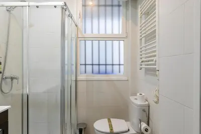 Un baño de Madrid Pacífico, Junto al Retiro, 2 habitaciones