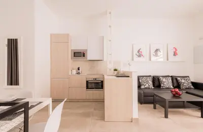 Una cocina o zona de cocina en Dúplex en Antón Martín 6 Personas