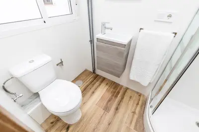 Un baño de Los Apartamentos Jacinto Benavente Centro Madrid