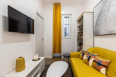 Una televisión o centro de entretenimiento en Precioso apartamento en Retiro - C-Narváez - NARV44