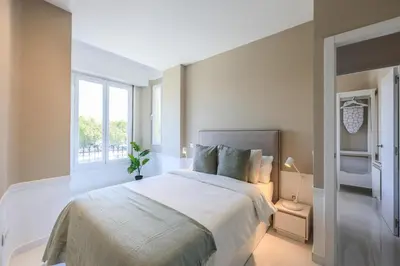 Cama o camas de una habitación en AmazINN Collection Madrid Embajadores