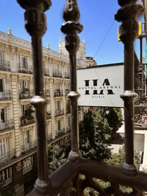 Edificio en el que se encuentra el hostal o pensión