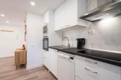 Una cocina o zona de cocina en For you Rentals Moderno apartamento TEMPORAL cerca ZOO y del Parque de Atracciones CEB765