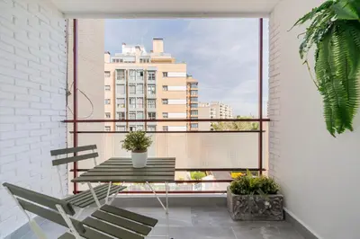 Un balcón o terraza de For you Rentals Moderno apartamento TEMPORAL cerca ZOO y del Parque de Atracciones CEB765