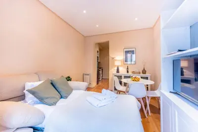 Cama o camas de una habitación en For you Rentals Elegante y colonial Apartamento TEMPORAL en Malasaña MAD283