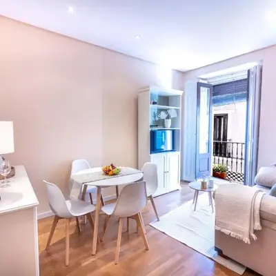 For you Rentals Elegante y colonial Apartamento TEMPORAL en Malasaña MAD283