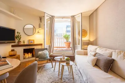 Una televisión o centro de entretenimiento en Apartamento con terraza junto a Sol