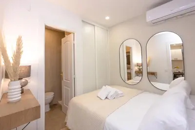 Cama o camas de una habitación en For Your Rentals Coqueto y elegante apartamento TEMPORAL cerca Politécnica de Madrid VAL1041