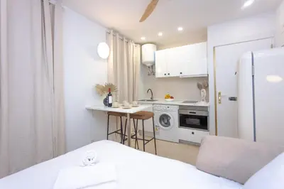 Una cocina o zona de cocina en For Your Rentals Coqueto y elegante apartamento TEMPORAL cerca Politécnica de Madrid VAL1041